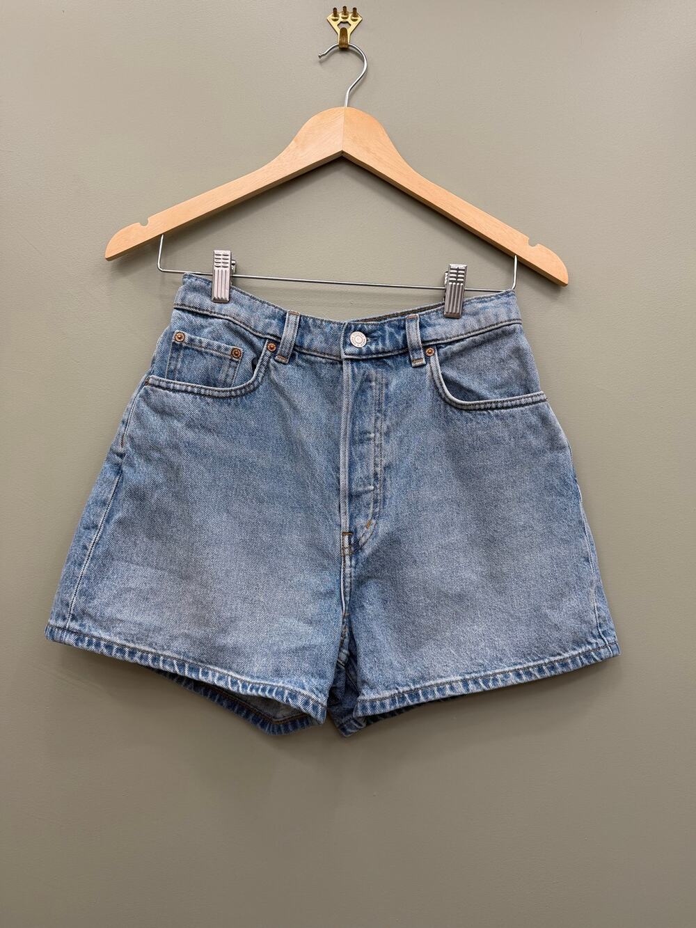 & Other Stories High Rise Denim Mom Shorts Light Wash 26 Button Fly